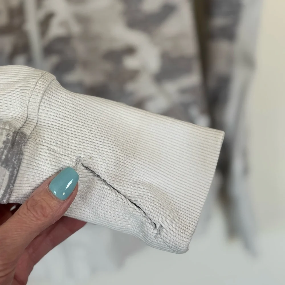 Athleta Triumph Printed Hoodie Gray Camo White Gray Sweatshirt S $118 - Picture 4 of 12